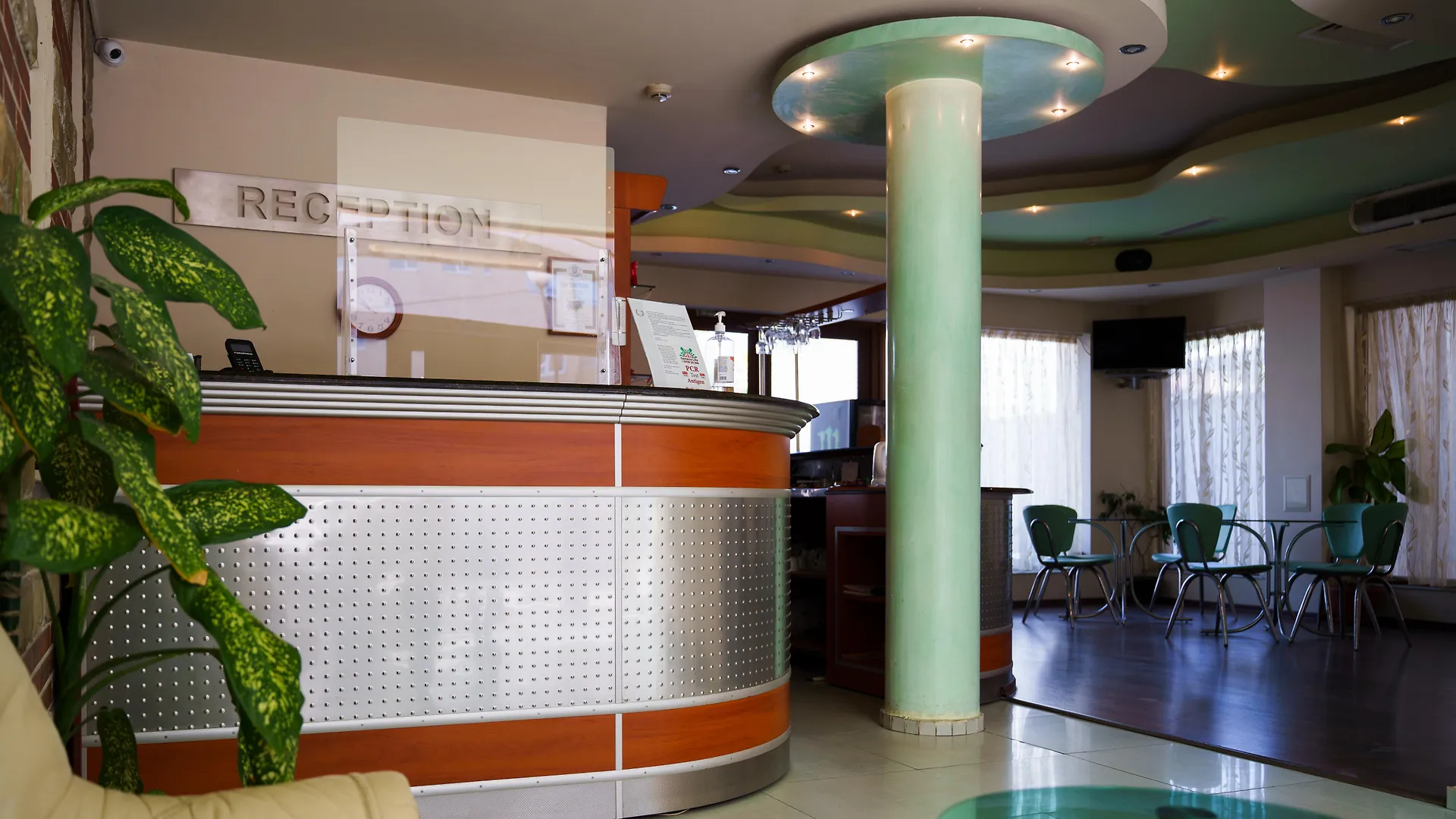 וארנה Dionis Hotel