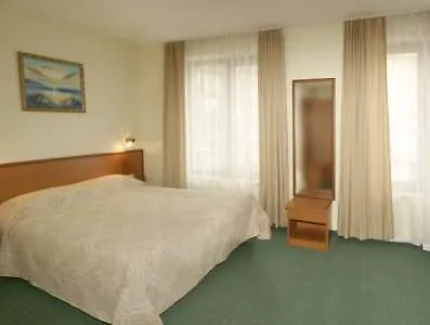 וארנה Dionis Hotel